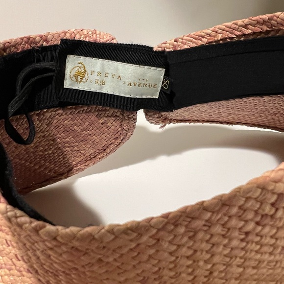 PINK & TAN SUNHAT - Picture 2 of 4